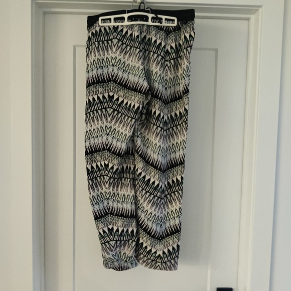 Sanctuary Lightweight Elastic Waist Cropped Pants Size Large - Picture 3 of 5